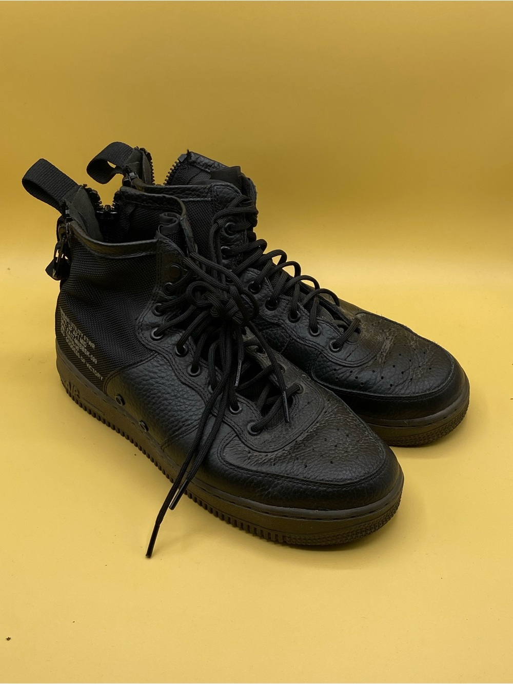 Nike Black High-Top Tactical Sneakers with Lace-Up Front - Picture 1 of 4